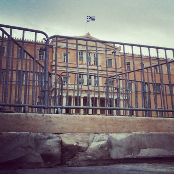 Στο Σύνταγμα μέσω twitter