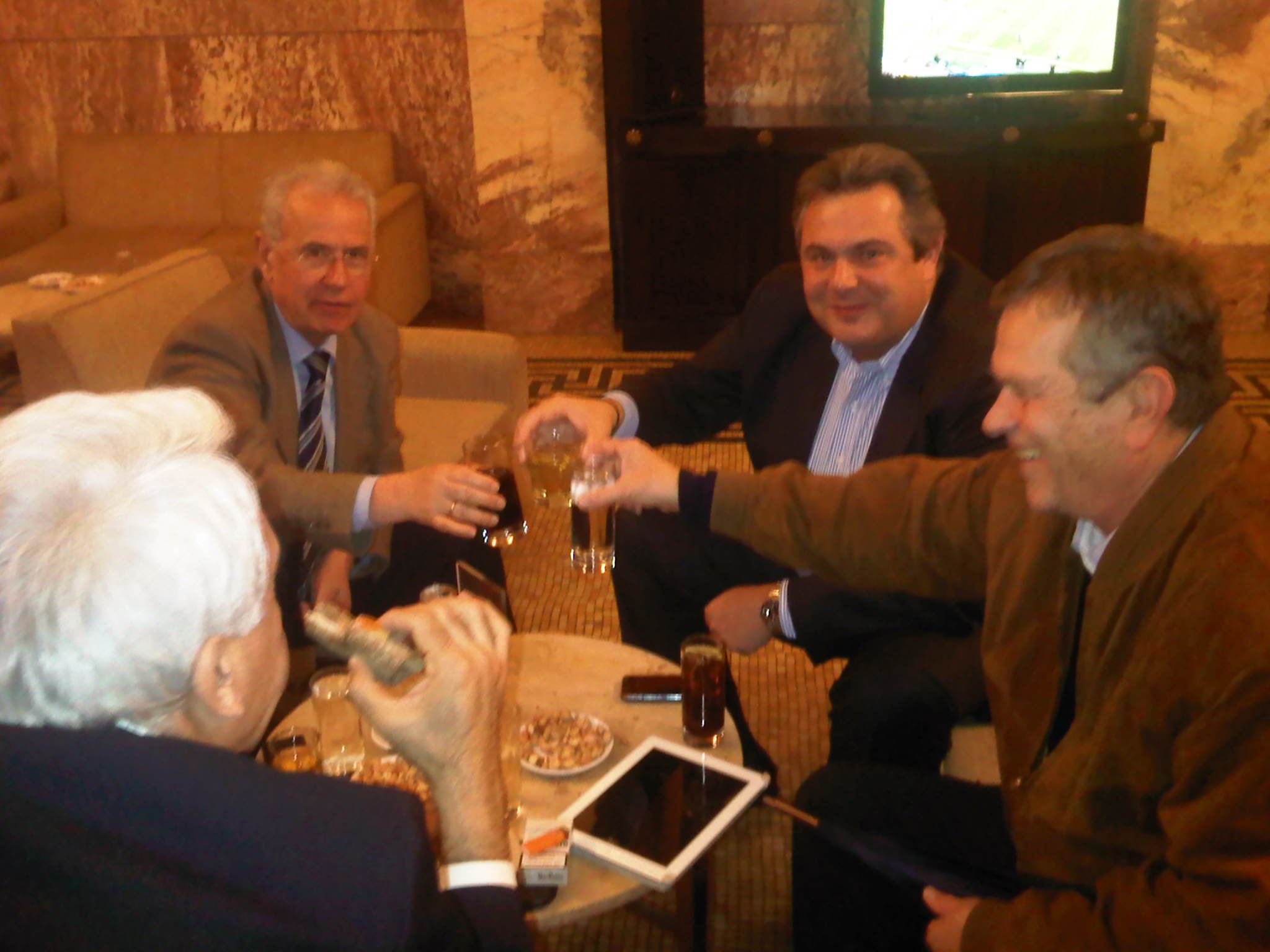 Τώρα- Καμμένος κερνάει