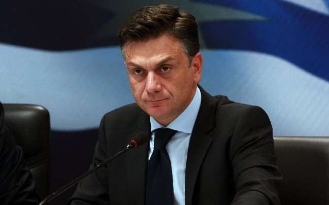 Το παίζει διευθυντής