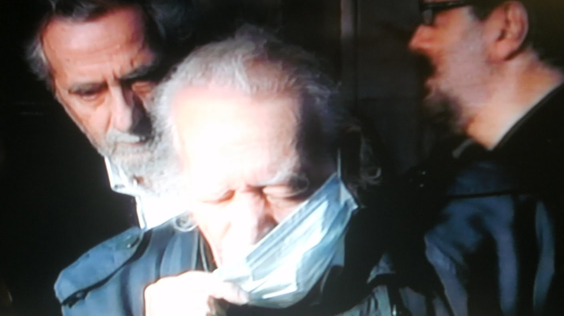 Με μάσκα ο Γλέζος