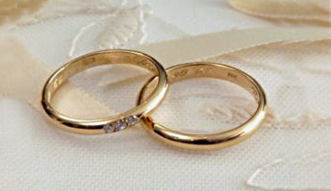 Του πήραν μέχρι και τις βέρες