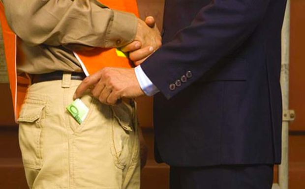 Το ρουσφέτι ζει