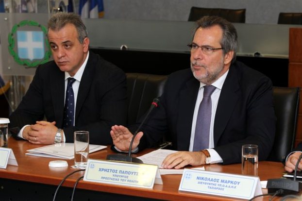 Υποδοχή με… νεκροφόρες