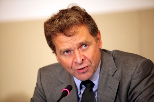 Τόμσεν για 13ο-14ο μισθό