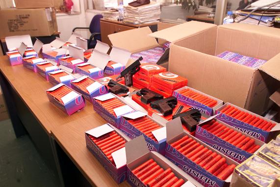 “Οπλοστάσιο” με κροτίδες