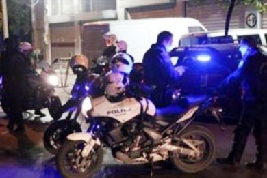 Τώρα-τραυματίας αστυνομικός σε καταδίωξη