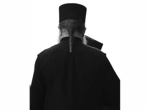 Ντύθηκε “παπάς” για το μεροκάματο