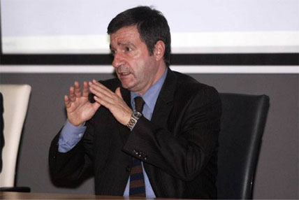 Εξωση Καμίνη στους αστέγους