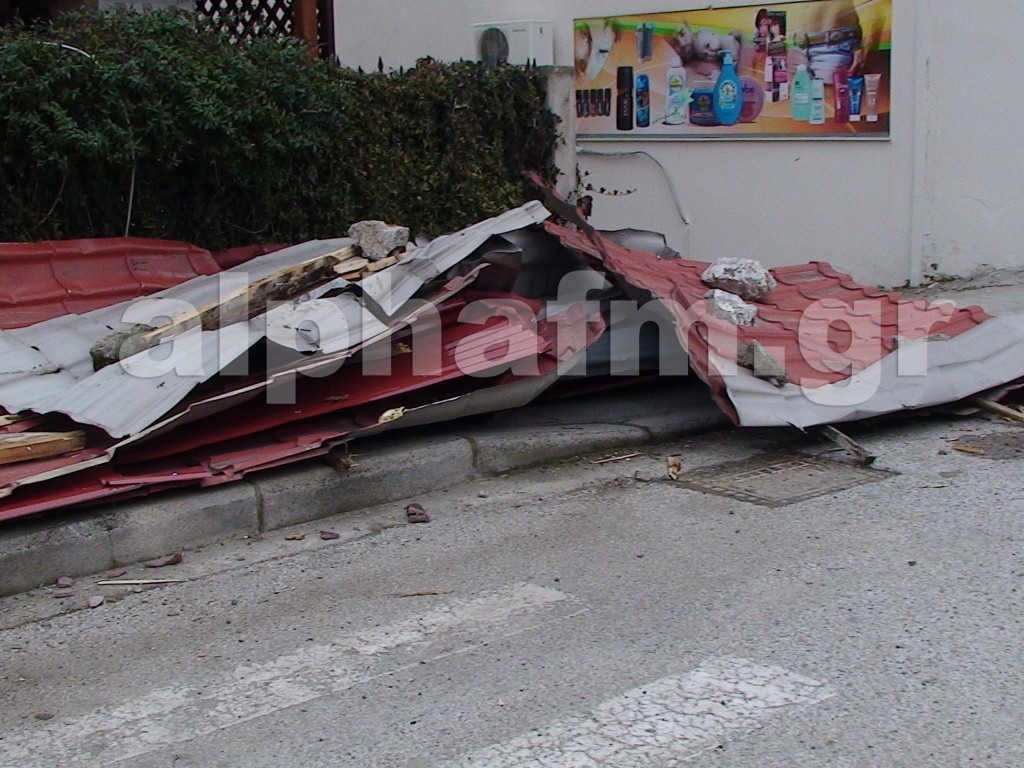 Έφυγε σκεπή από τον αέρα