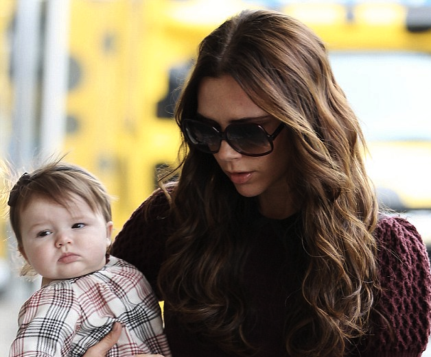 Το μήλο πέφτει κάτω από τη μηλιά!