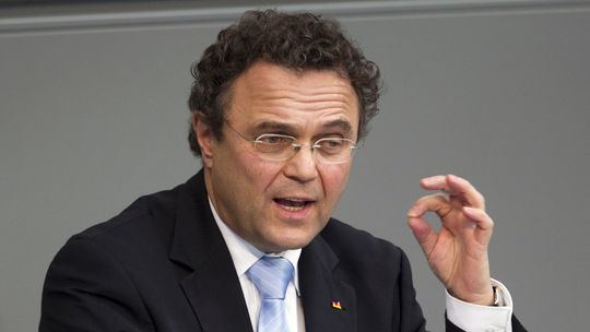 Επιμένει στην “πρόκληση”