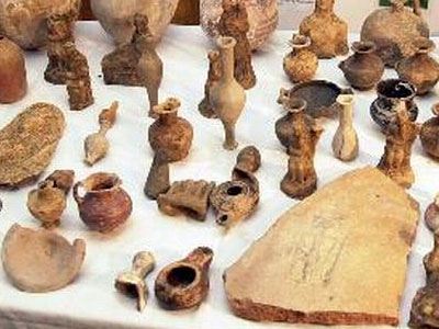 Eκρυβε αρχαία και εικόνες