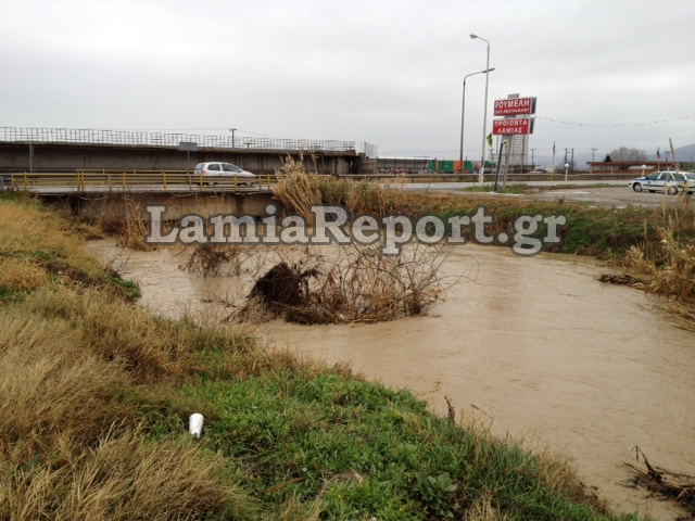 Ανεβαίνει η στάθμη και η αγωνία