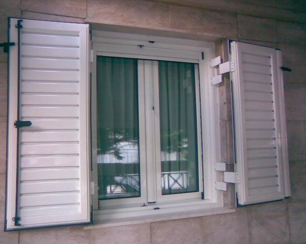 Εεε!Put the παντζούρι down!