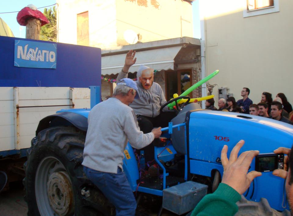 Ο Παπανδρέου…στο τρακτέρ