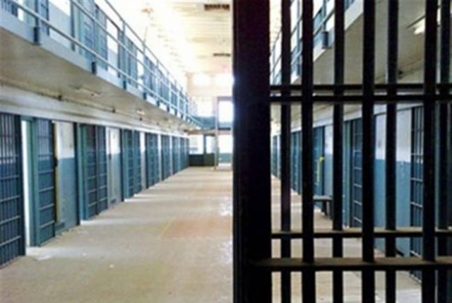 Ακούει κανείς;