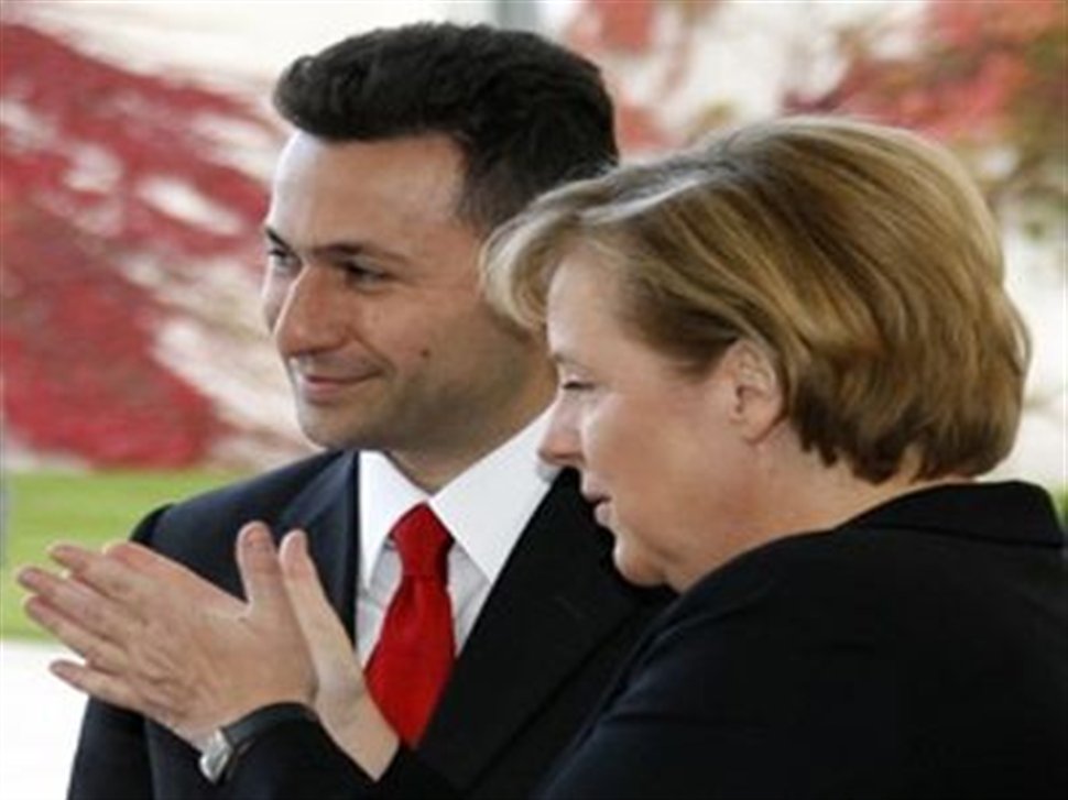 Η Μέρκελ στηρίζει τα Σκόπια