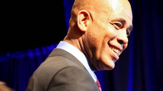 Τους πετροβόλησαν