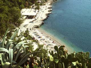 Τα δίνουν στους δήμους