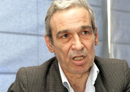 «Λέει ψέματα ο Ντεμόλ»