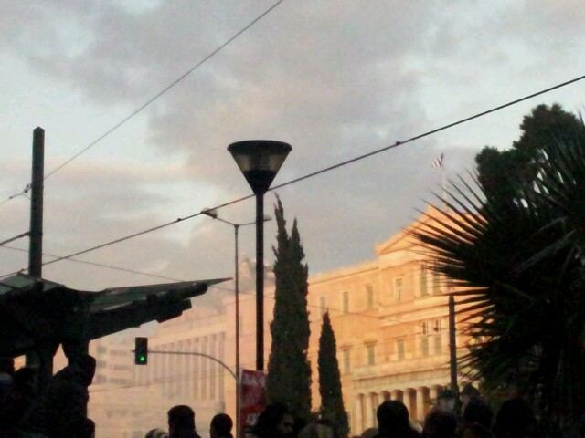 Τώρα-Μαύρισε ο ουρανός