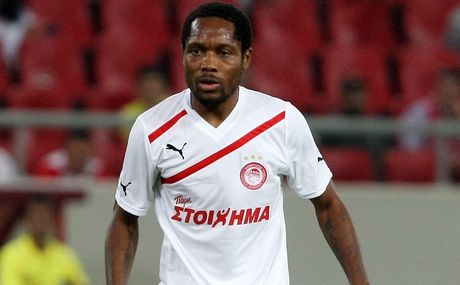 Θέλουν να τον κρατήσουν