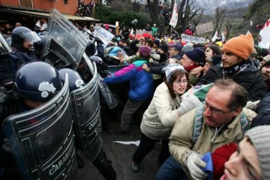 Στους δρόμους οι Ιταλοί