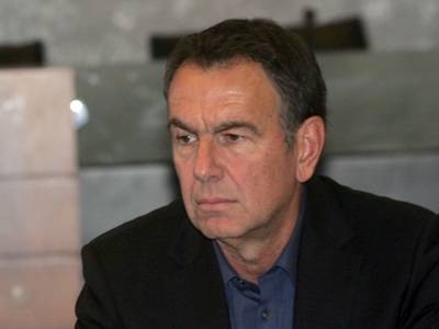 “Φεύγω λόγω κρίσης”