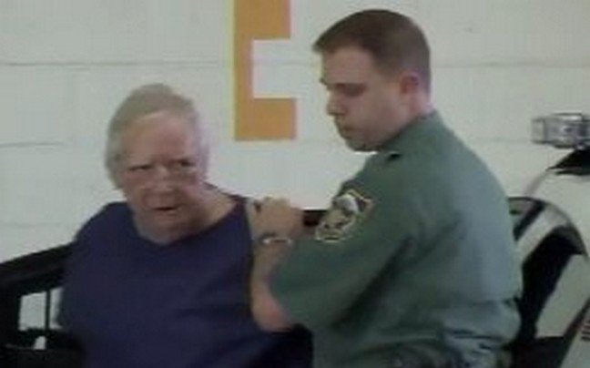 Τη σκότωσε στον ύπνο της