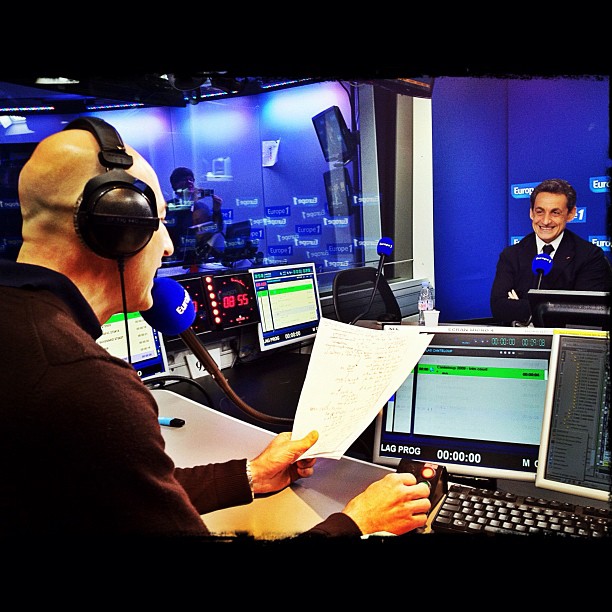 Γελάνε και τα μουστάκια του