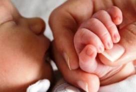 Παράτησε το μώρο και έφυγε!