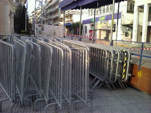 Εξέδρες για “γενναίους” επισήμους