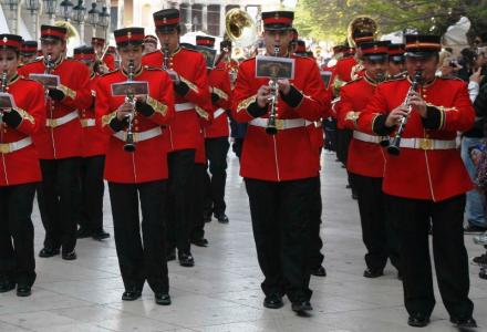 Τώρα-Η μπάντα εισέβαλε στο δημαρχείο Πάτρας