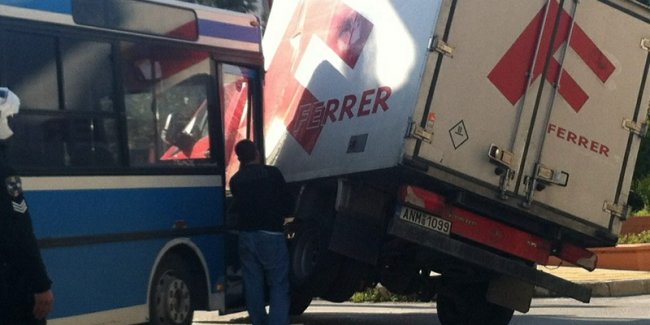 Το φορτηγό έκανε “σούζα”