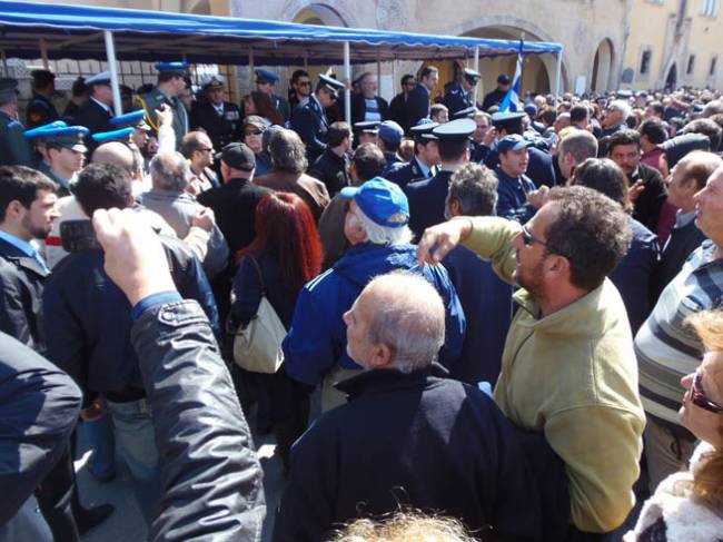 Τώρα -Συνεδριάζουν για τις παρελάσεις