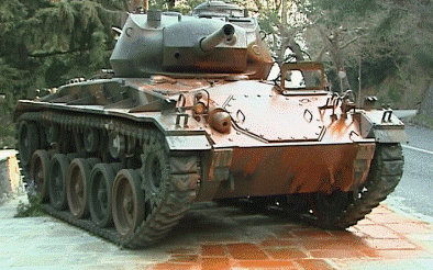 Έβαψαν το τανκ… κόκκινο