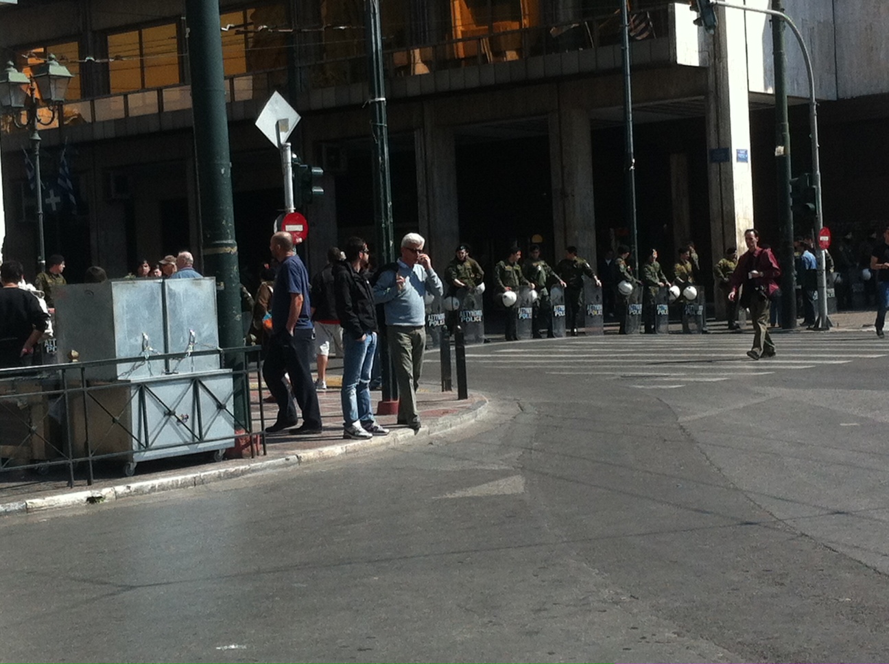 Σύνταγμα-Φρούριο και μετά τη λήξη