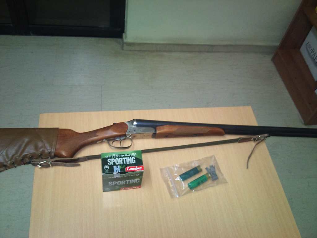 Βγήκε με την καραμπίνα…