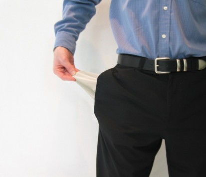 Δεσμεύουν λογαριασμούς για χρέη