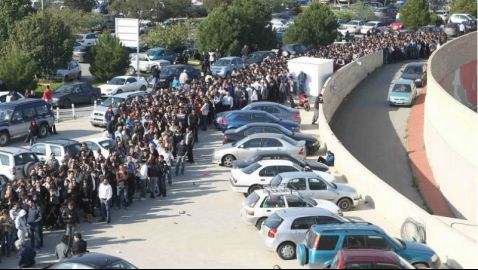 Στην ουρά 4.000 άνθρωποι