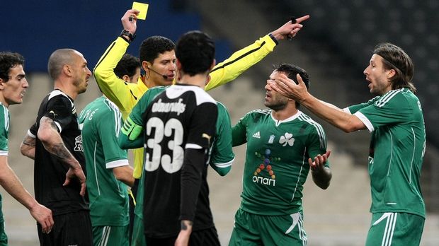 «Καλύτερα να μασάτε, παρά να μιλάτε»