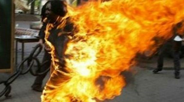 Αυτοπυρπολήθηκε…