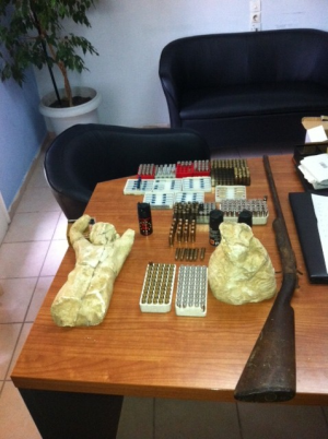 Aρχαιοκάπηλος με σφαίρες