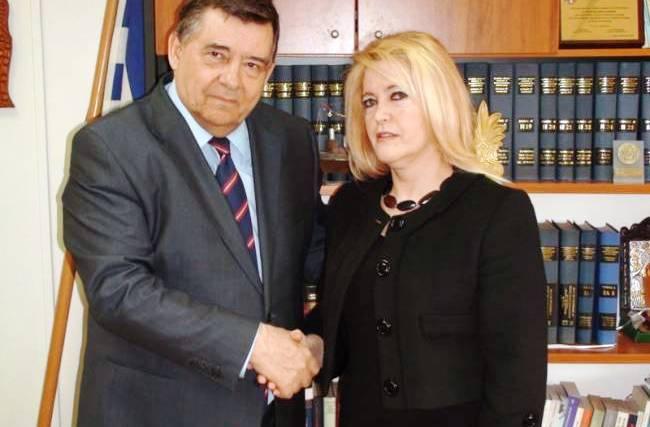 Πήρε και τα αρχεία της;