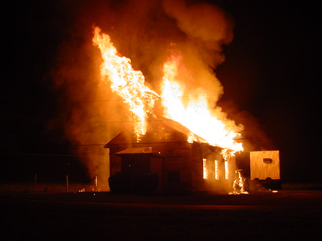 Φωτιά σε εκκλησία στα Τρίκαλα