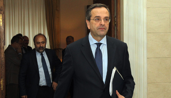 Στην πολυκατοικία και η Χρυσή Αυγή