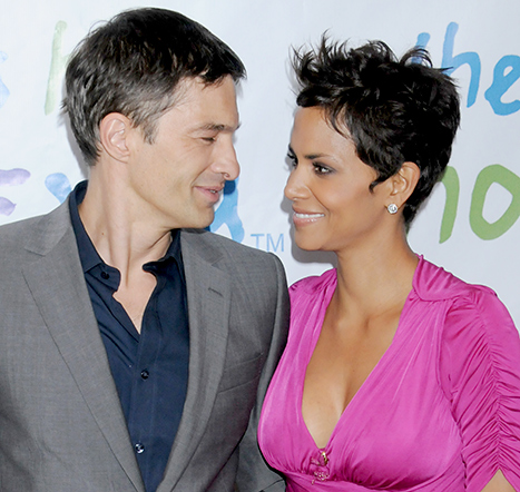 Αρραβωνιάστηκε η Halle Berry