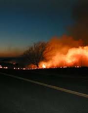 Τώρα-Μάχη με τις φλόγες στη Σκύρο