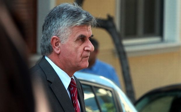 Σε λίγο- Ο “ειρηνοποιός” Πετσάλνικος…