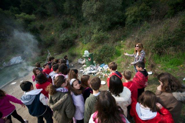 Οι Θερμοπύλες γέμισαν σκουπίδια